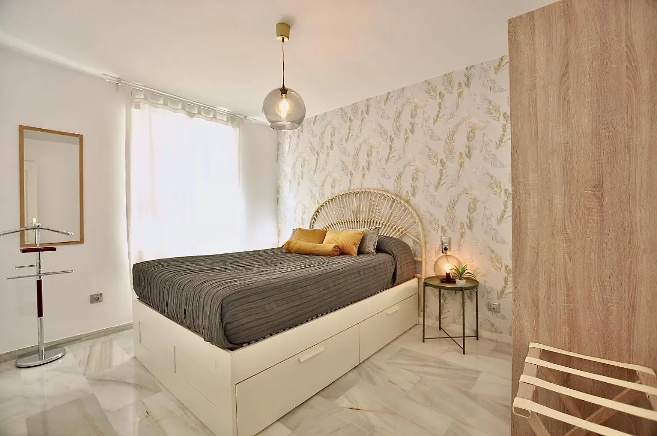 Luminoso y coqueto apartamento con jardín Málaga España
