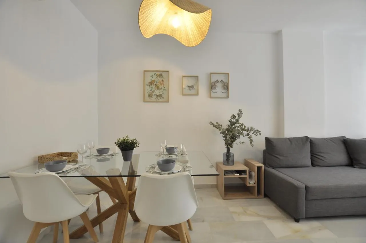 Luminoso y coqueto apartamento con jardín Málaga España
